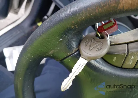 2001 Dodge Grand Caravan Sport from USA, damaged, VIN 2B8GP44G71R177804